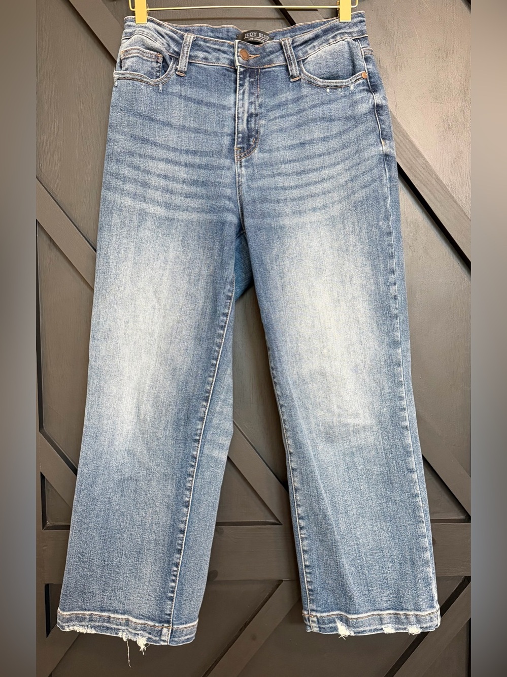 Judy Blue High-Waist Wide Leg Cropped Jeans in Medium Wash, Size 5/27 (US 6) - Picture 3 of 13